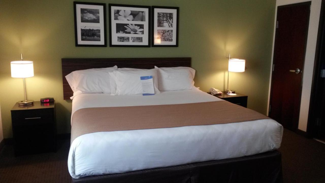 Petrostay Inn & Suites Cotulla Oda fotoğraf